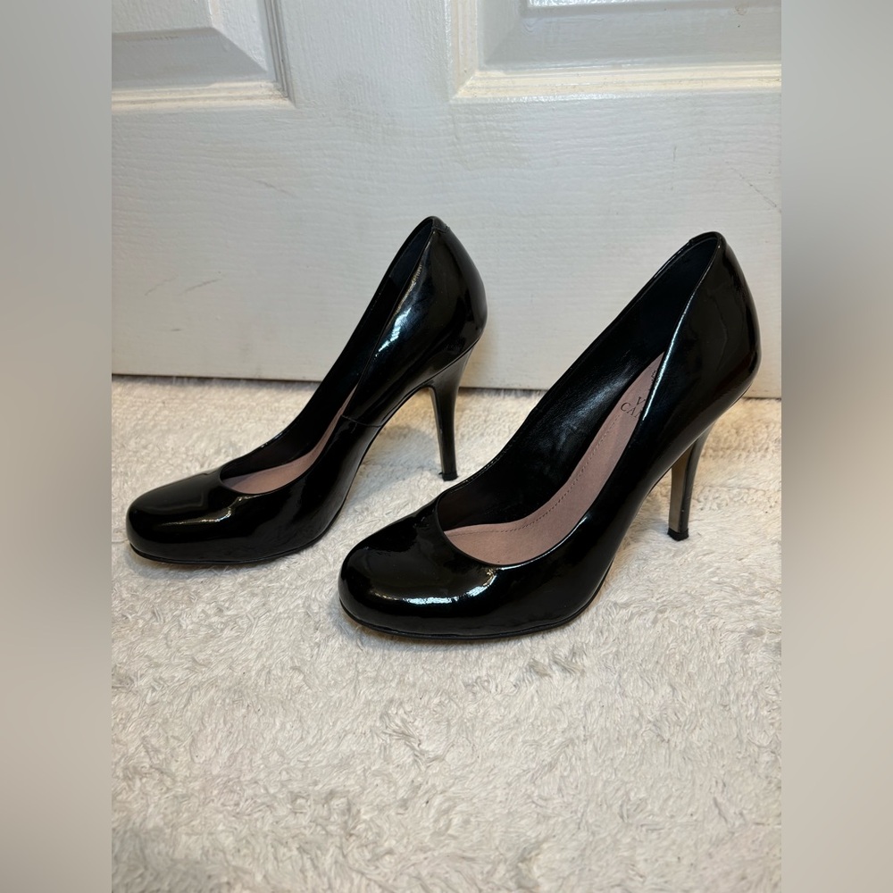 Vince Camuto black pump heel